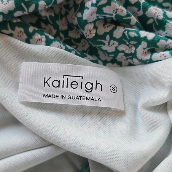 Kaileigh Green Floral Sleeveless Dress Size S (Fits M) Stretch Fit Boho Casual - Picture 6 of 10